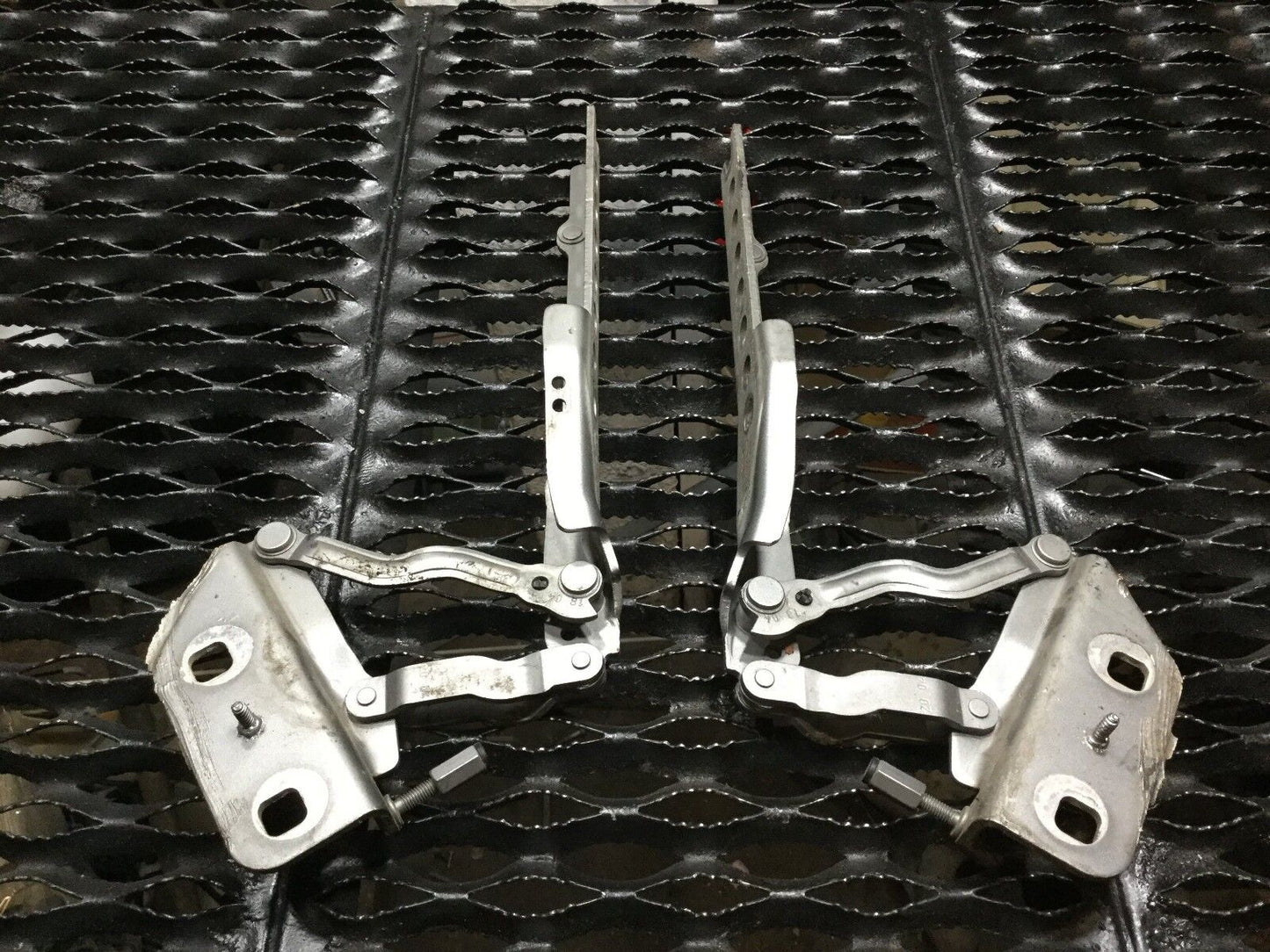 04 05 06 07 08 09 Audi A8 D3 Right & Left Hood Hinge Pair OEM