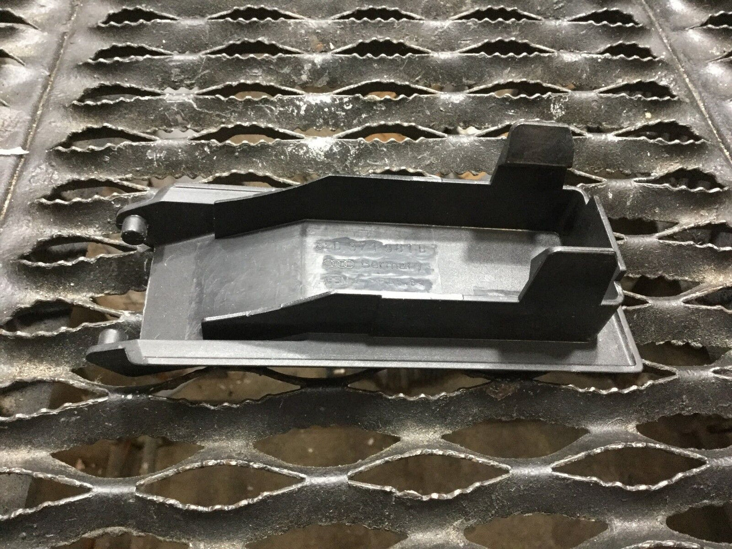 05 06 07 08 Audi A4  Front Left Seat Wire Connector Cover OEM