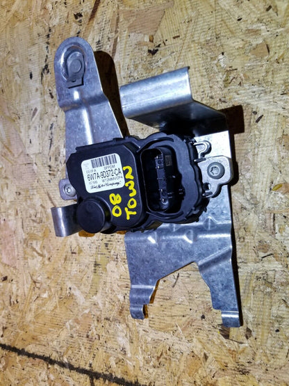 06 07 08 09 10 11 Lincoln Town Car Fuel Pump Control Module  OEM 65k