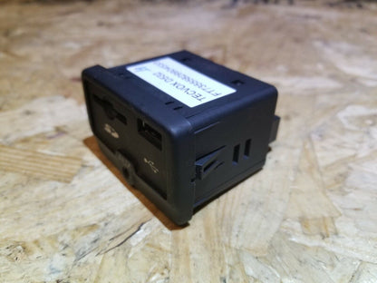 14 15 16 17 Fiat 500l Aux Jack Usb Sd Card Port OEM