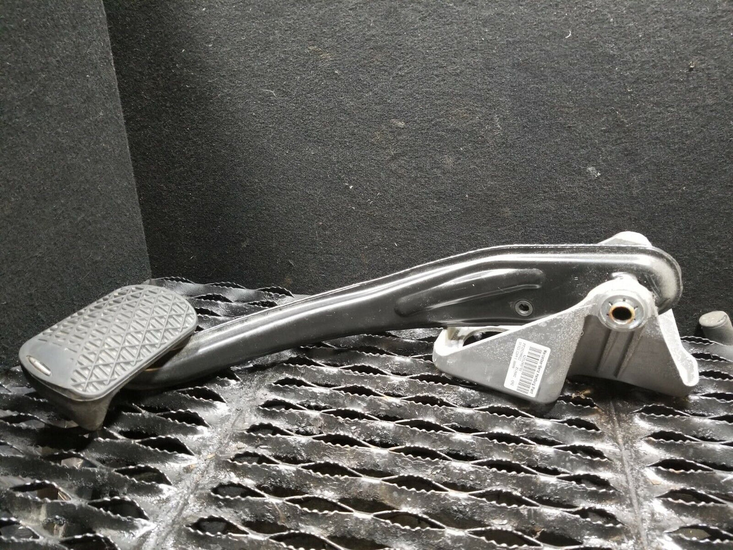 07 08 09 10 Mercedes R350 Brake Pedal OEM