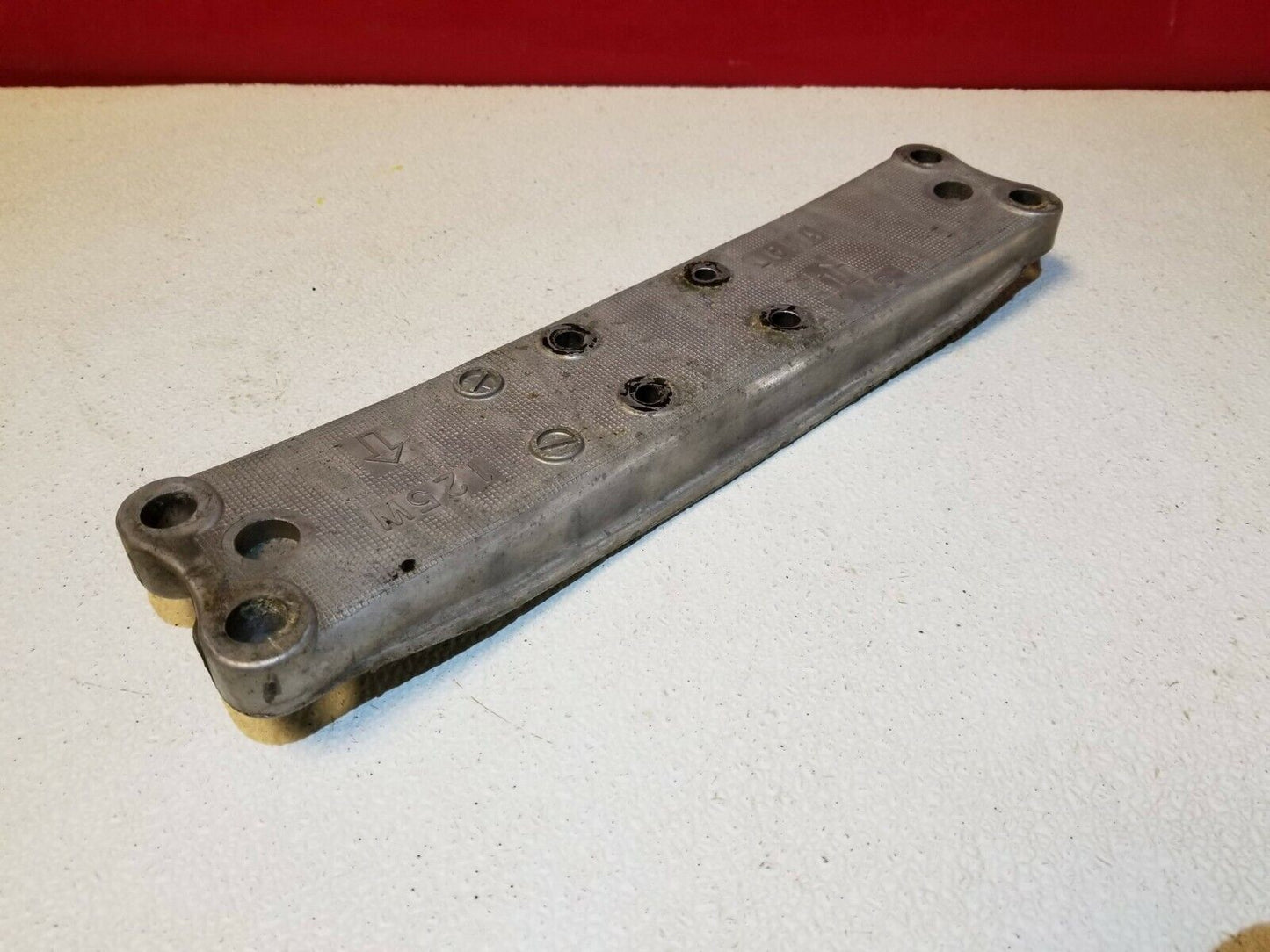 00 01 02 03 04 05 Lexus GS300 Automatic Transmission Mount Bracket OEM