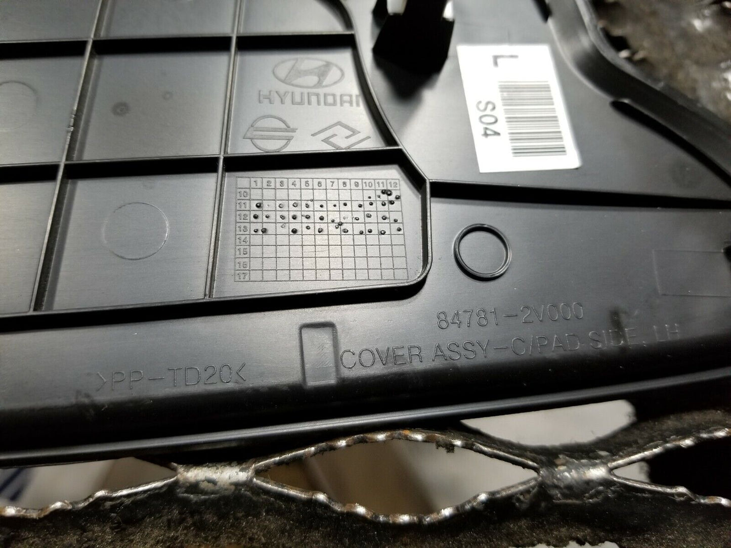 12 13 14 15 16 Hyundai Veloster Dash End Cap Cover Driver Side OEM