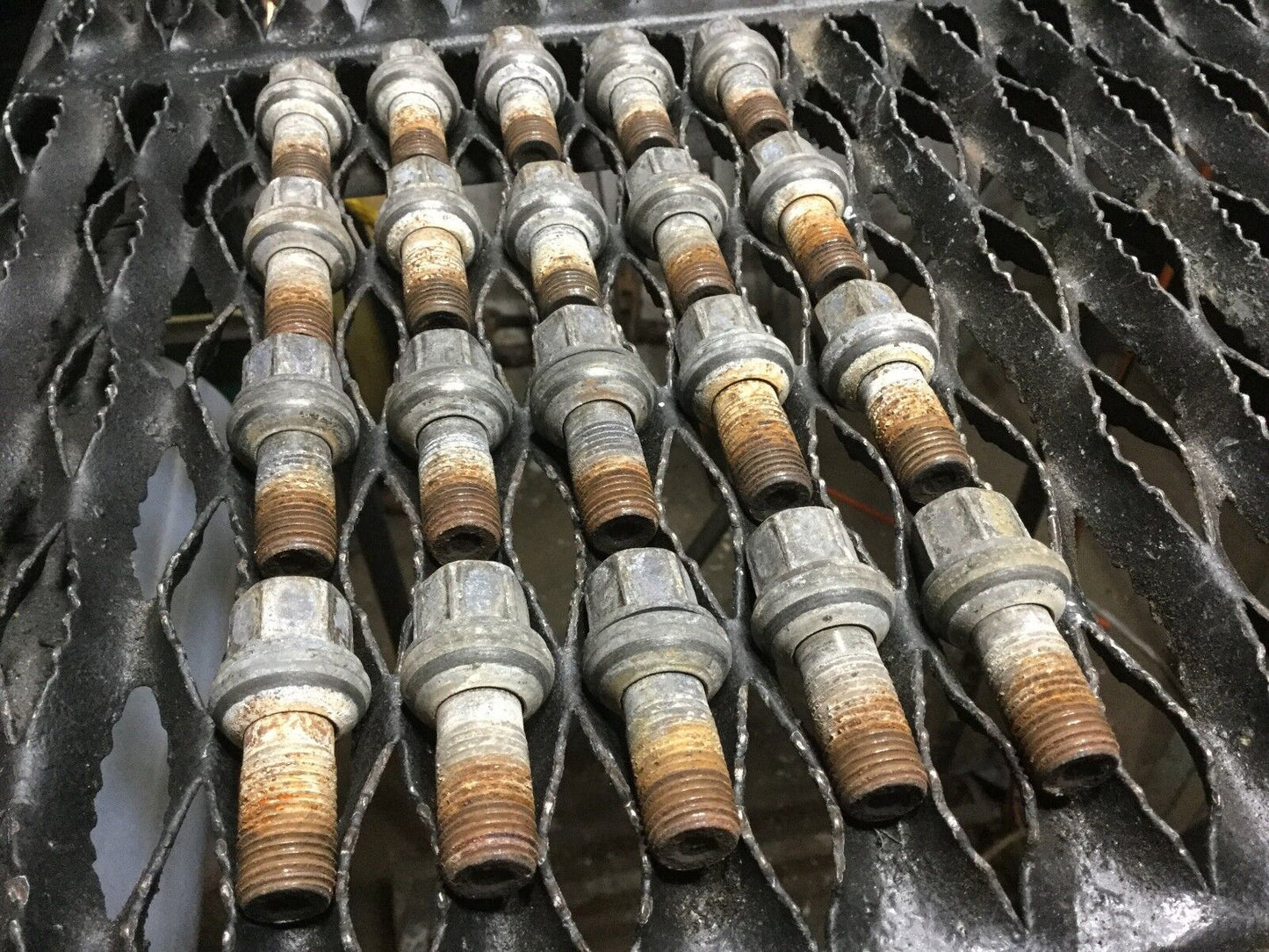 02 03 04 05 06 07 08 Audi A4 - Wheel Bolt Lug Nut 20pcs OEM