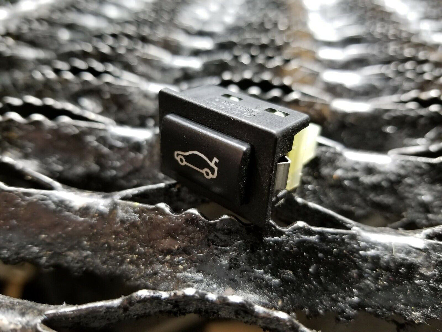 06 07 08 09 10 BMW 650i E63 Trunk Release Unlocking Control Switch Button OEM