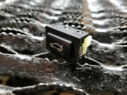 06 07 08 09 10 BMW 650i E63 Trunk Release Unlocking Control Switch Button OEM