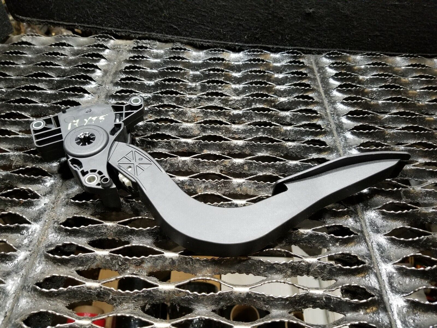17 18 19 20 Cadillac Xt5 Accelerator Gas Pedal OEM 34k