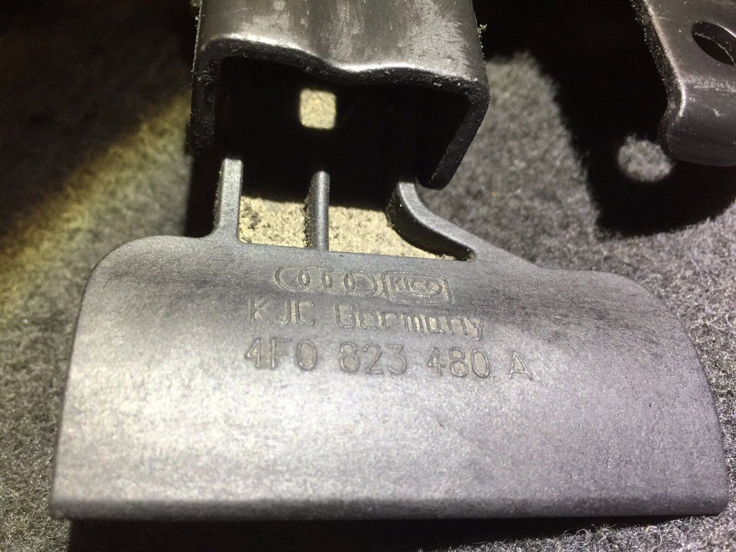 05 06 07 08 Audi A6 C6 Hood Safety Catch Lock 4f0823480a OEM