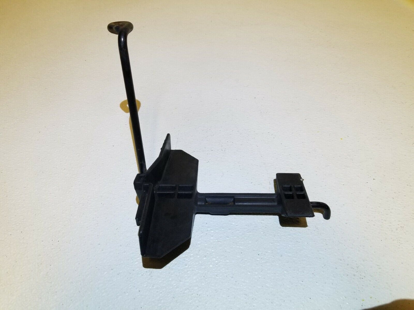 07 08 09 10 Chrysler Sebring Battery Hold Down Retainer OEM