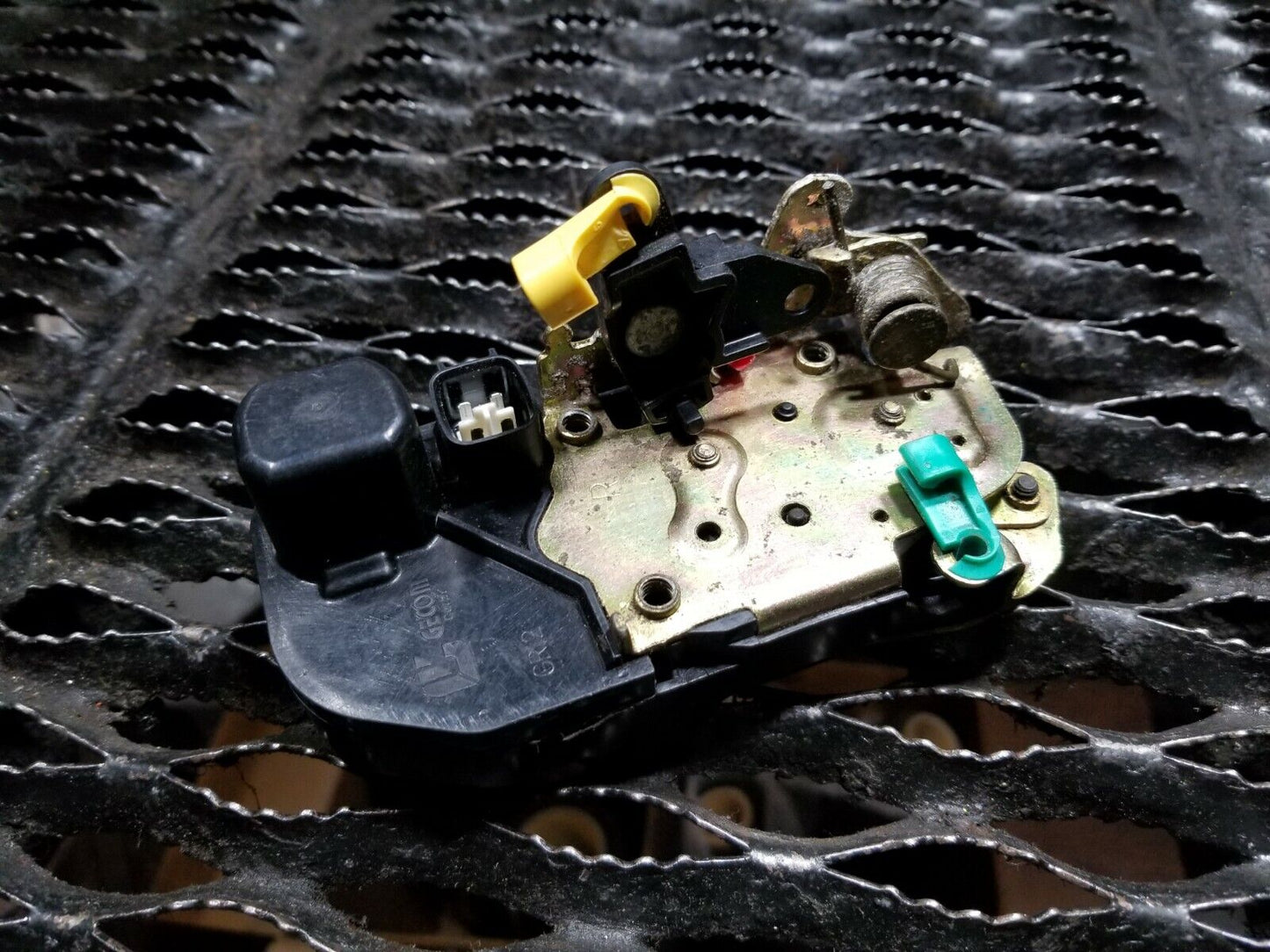 05 06 07 Dodge Magnum Front Right Passenger Door Lock Latch Actuator OEM