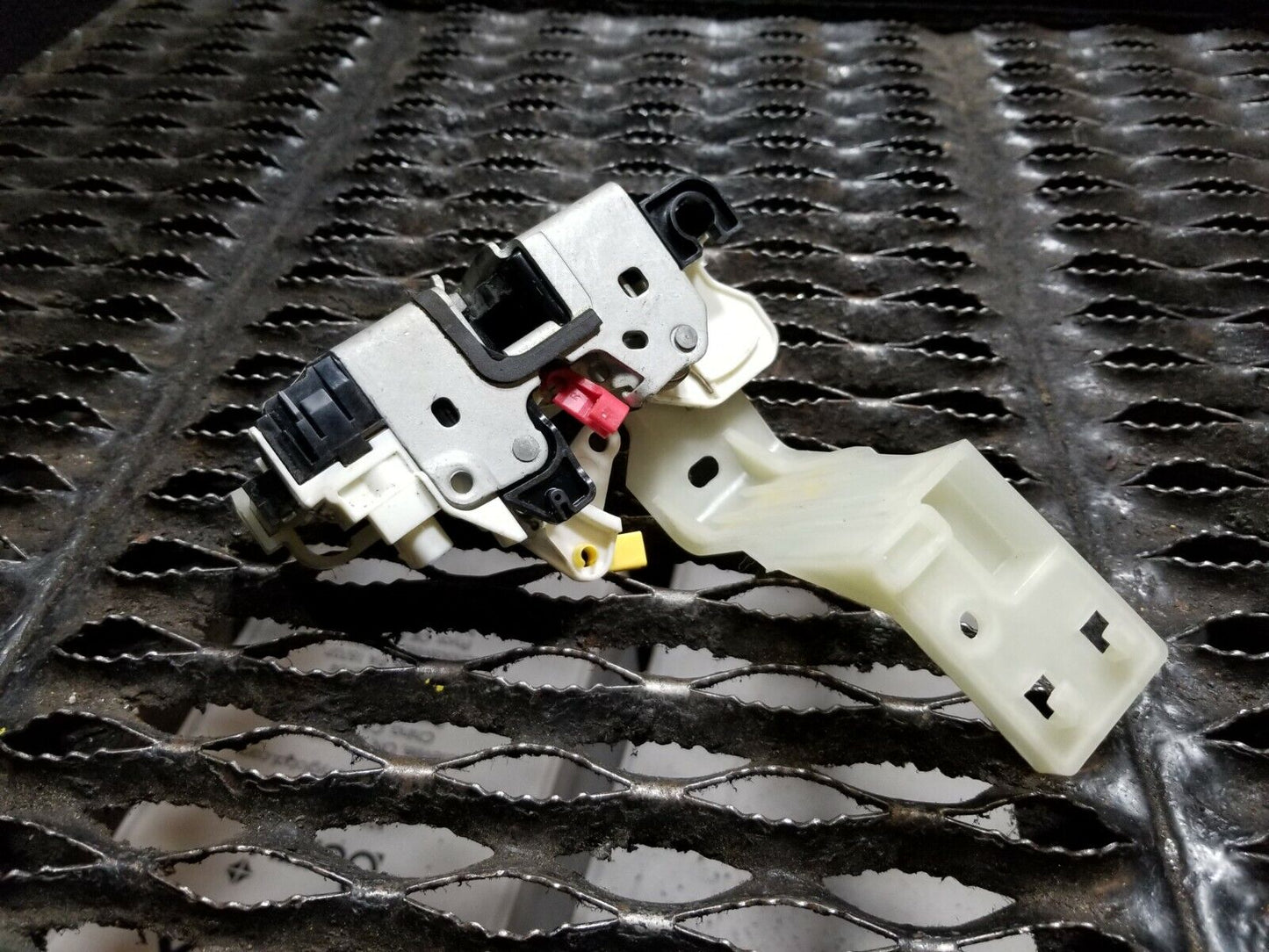 12 13 14 15 16 Jeep Patriot Front Right Pass Door Lock Latch Actuator OEM 54k