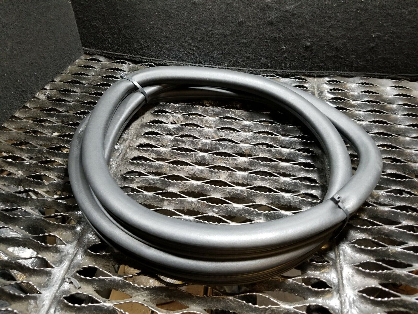 13 14 15 16  Dodge Dart Rear Right Pass Door Weatherstrip Seal Ome 76k