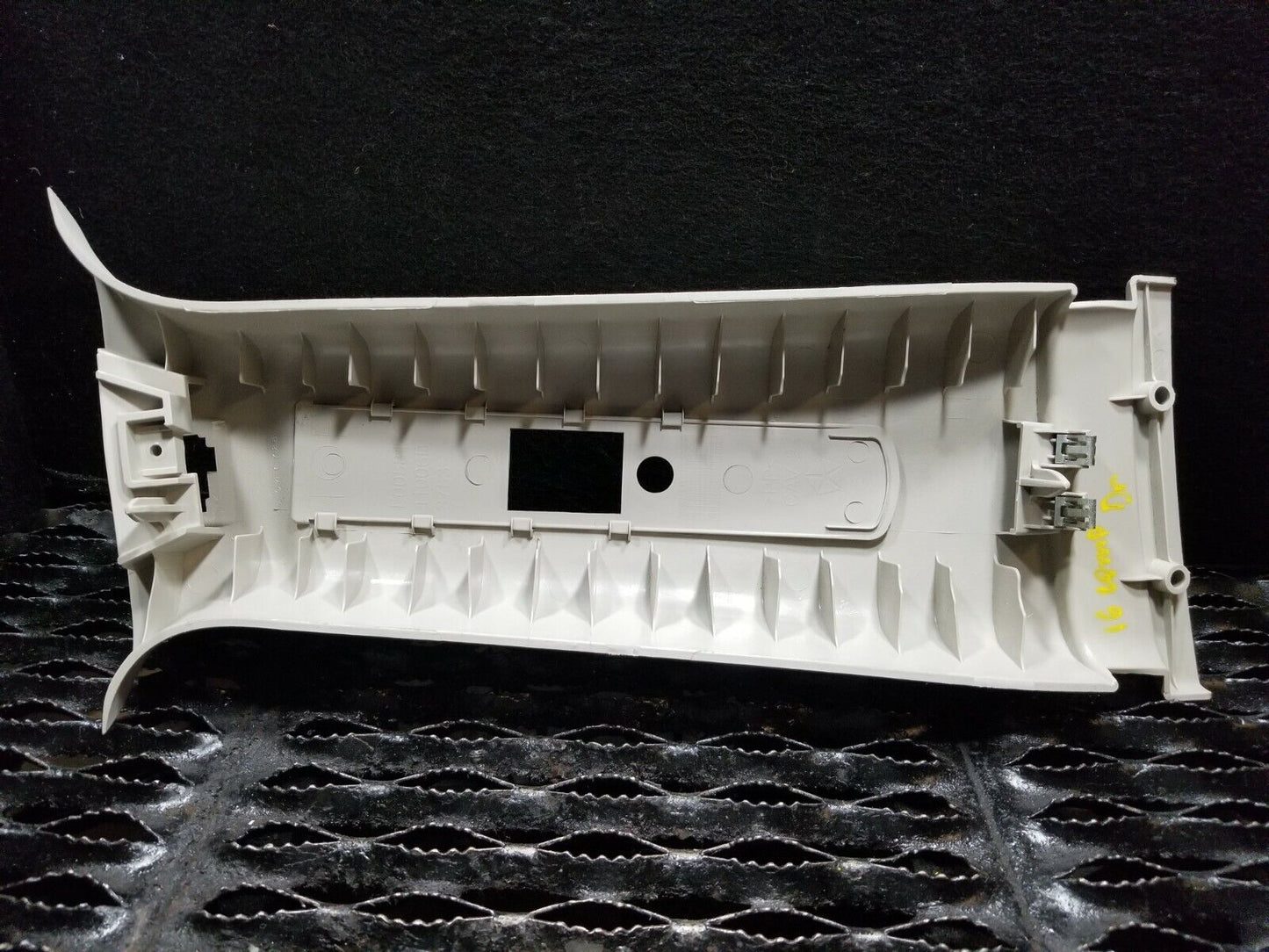 13 14 15 16 17 Jeep Compass Left Driver Side Upper B Pillar Trim Cover OEM 30k
