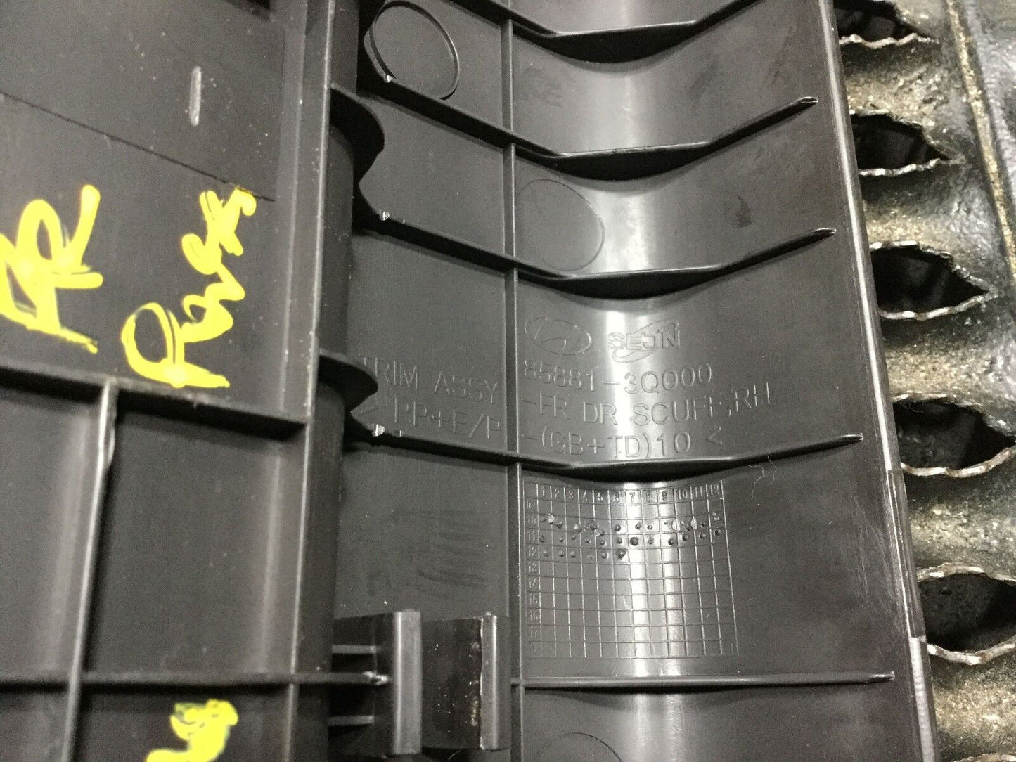 11 12 13 14 Hyudai Sonata Front Right Pass Door Scuff Sill Kick Plate Panel OEM