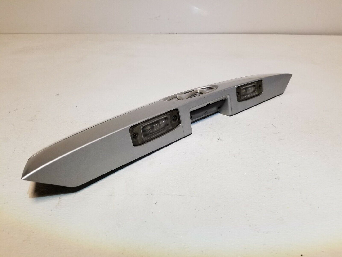 07 08 09 10 11 12 Hyundai Veracruz Trunk Lid Molding License Plate Light OEM