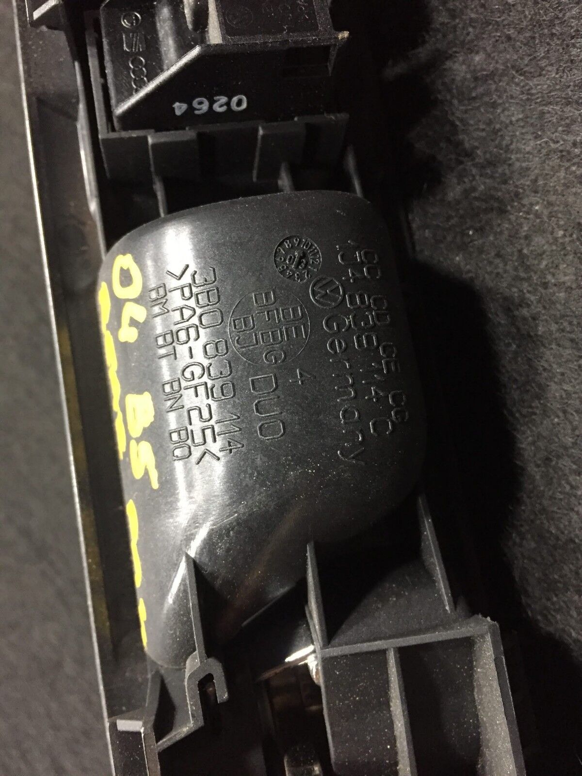 02 03 04 05 VW Passat Rear Passenger Door Handle With Window Switch OEM D23