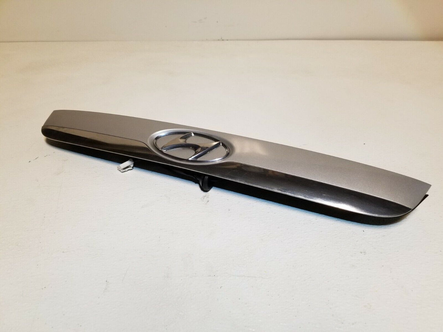 07 08 09 10 11 12 Hyundai Veracruz Trunk Lid Molding License Plate Light OEM