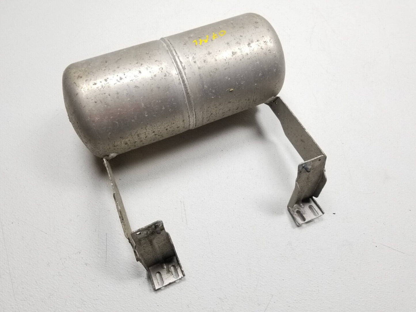 06 07 08 09 10 11 Mercedes Ml500 Air Suspension Tank Reservoir A1643200015 OEM