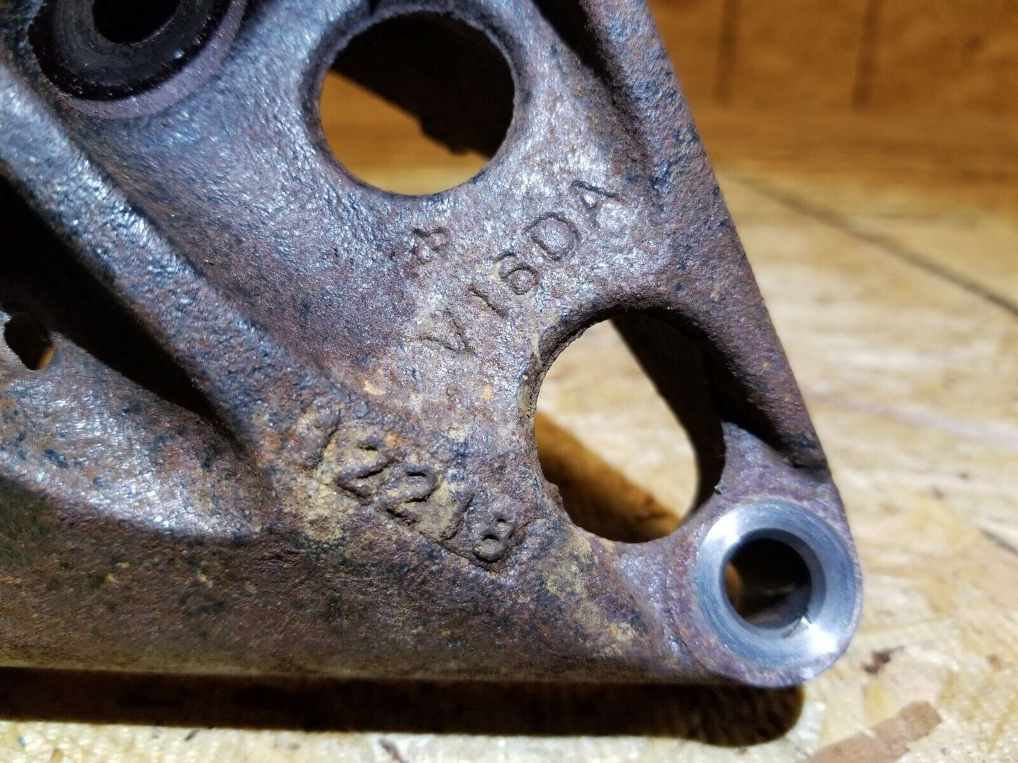 11 12 13 14 15 Lexus CT200h Engine Mount Bracket OEM