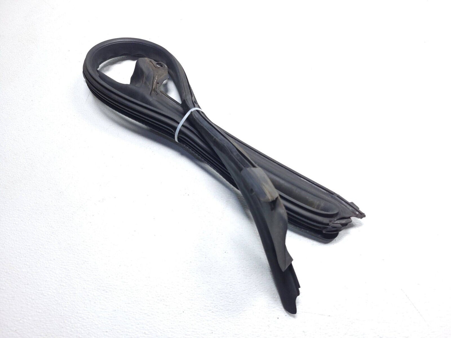 12 13 14 15 16 17 Audi A7 Door Weatherstrip Seal Front Right Passenger Side OEM
