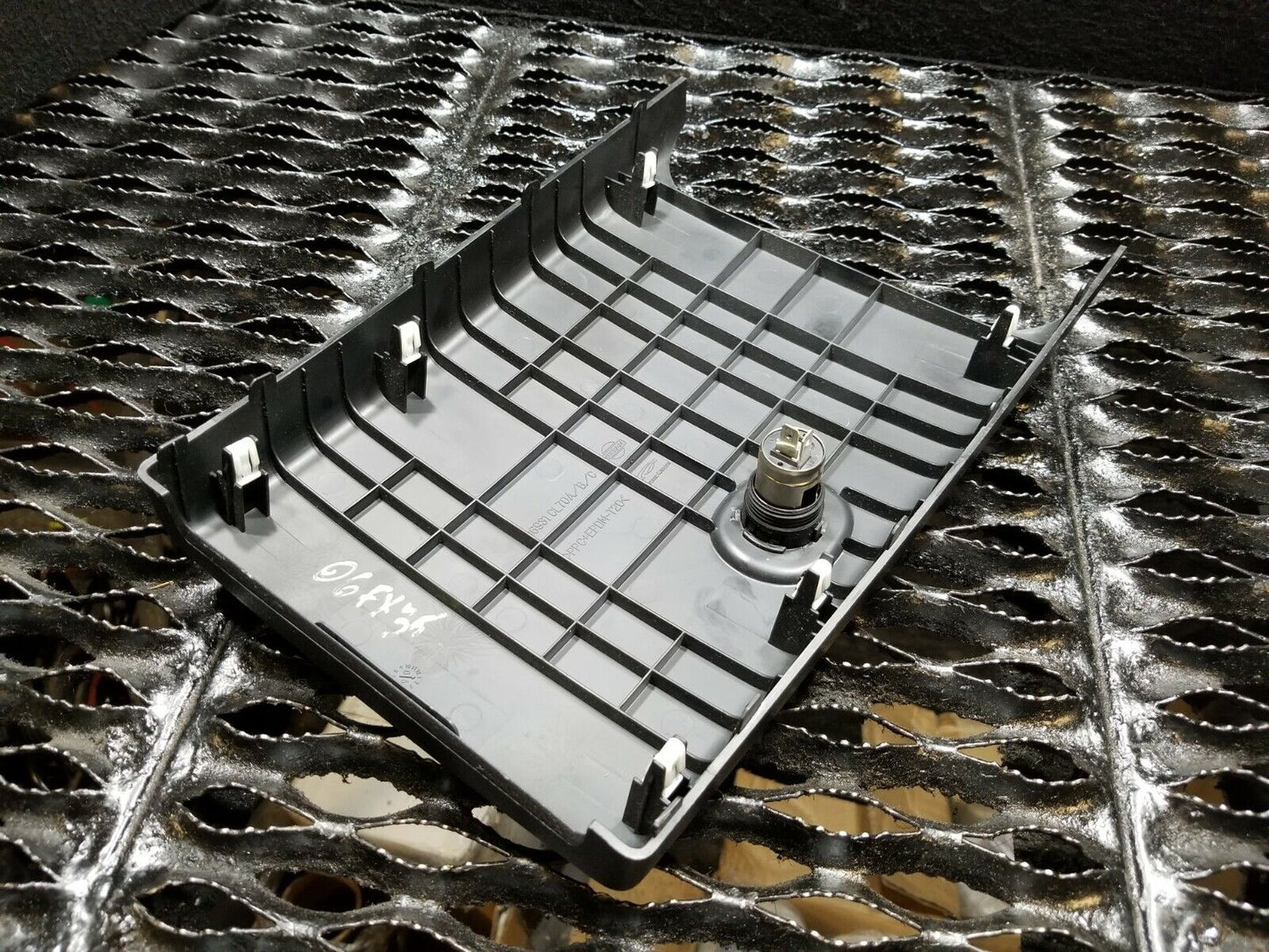 06 07 08 Infiniti Fx35 Center Console Rear Trim Panel With Power Unit OEM