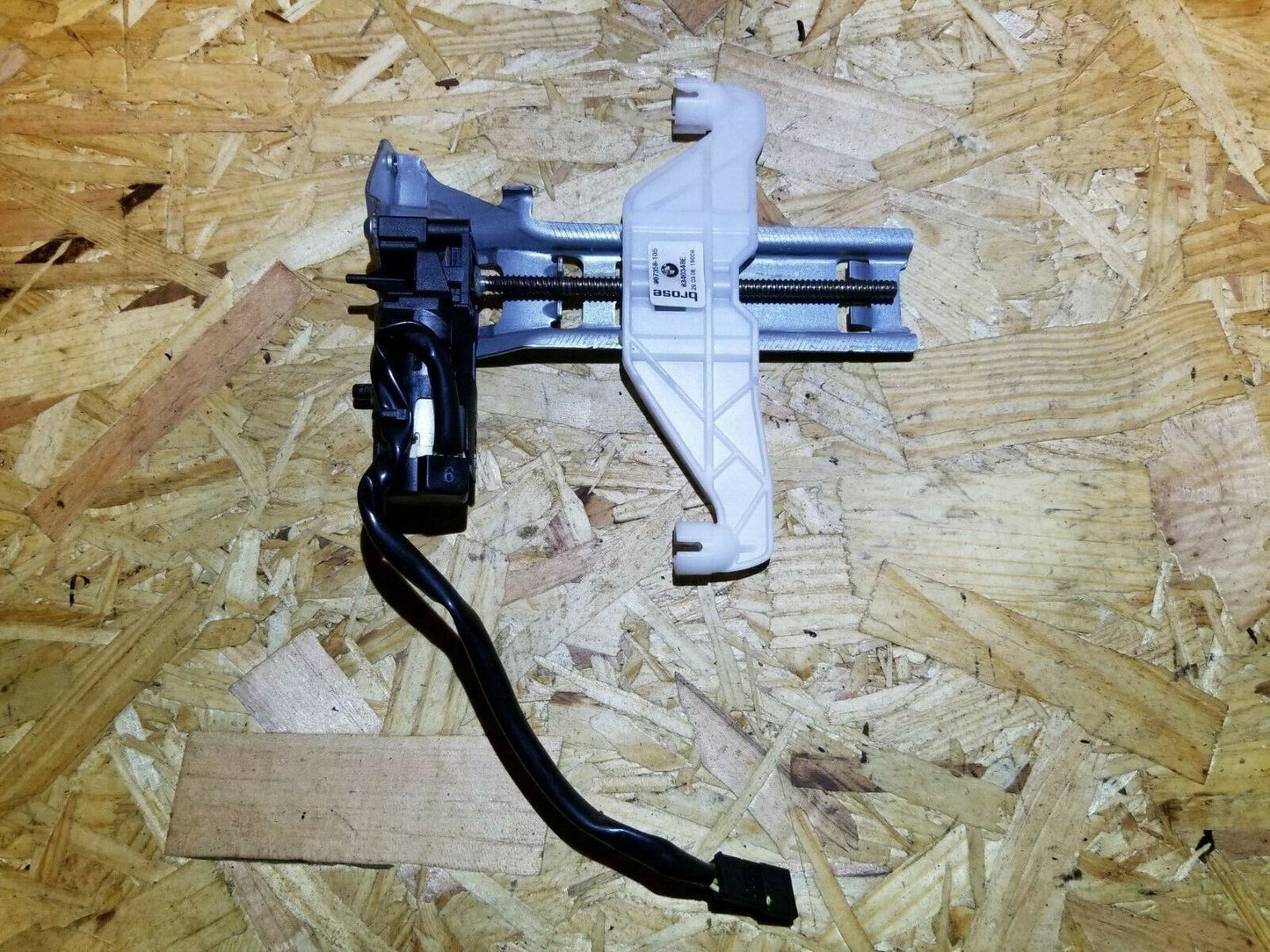 04 05 06 07 BMW 530xi E60 Front Seat Headrest Motor Driver Left OEM