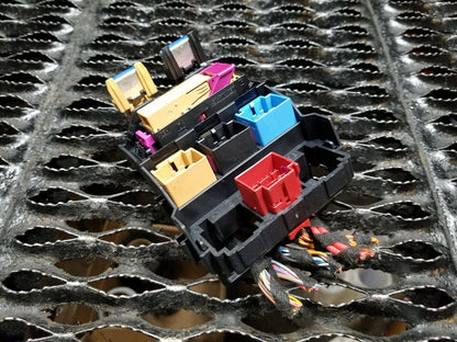 2013 2014 2015 2016 Audi A4 Fuse Relay Box OEM
