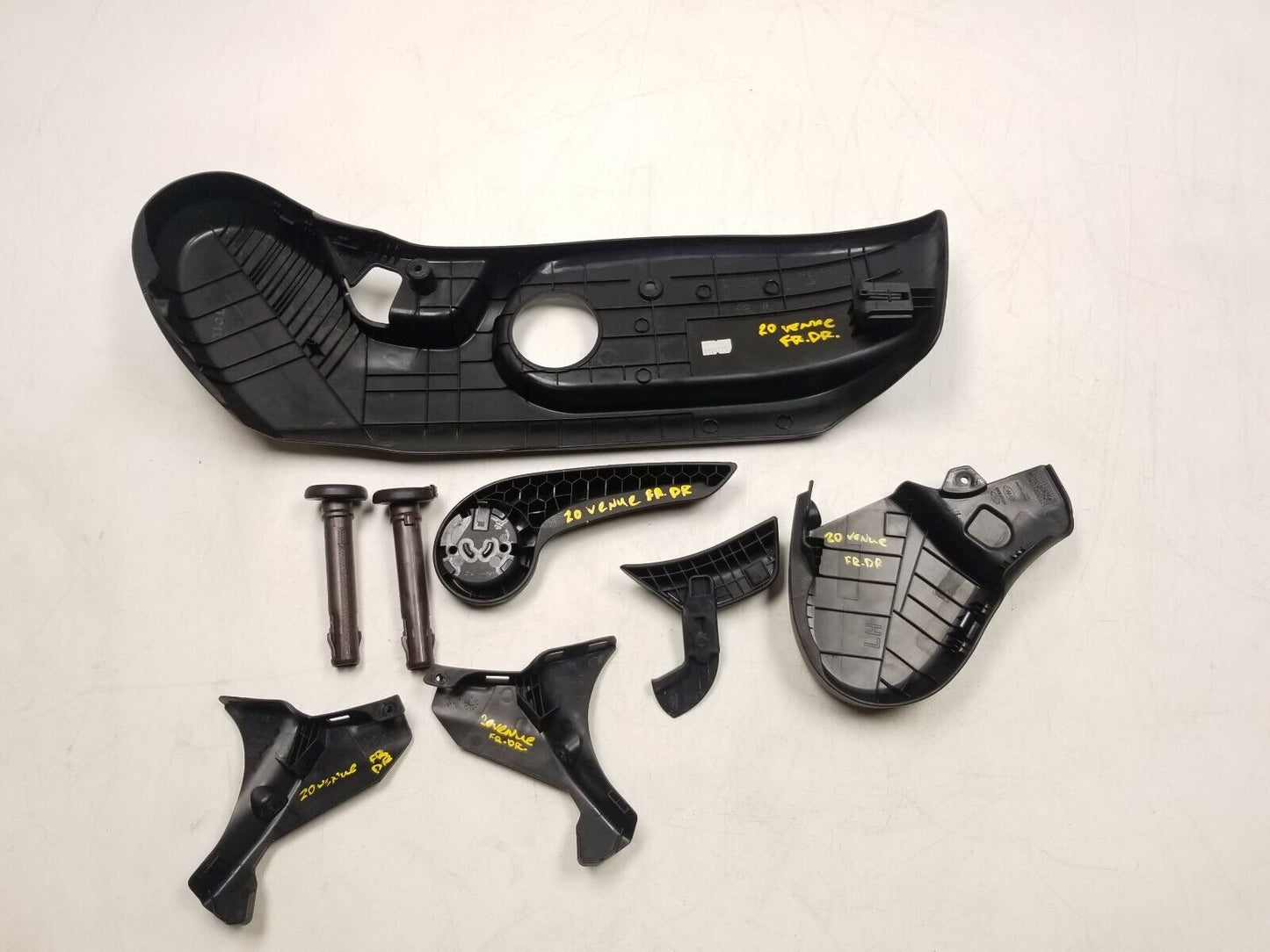 20 21 22 Hyundai Venue Front Driver Seat Headrest Guide Sleeve W/ Trim OEM