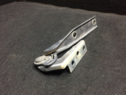 02 03 04 05 Volkswagen Passat Hood Hinge / Left Driver Side OEM D23