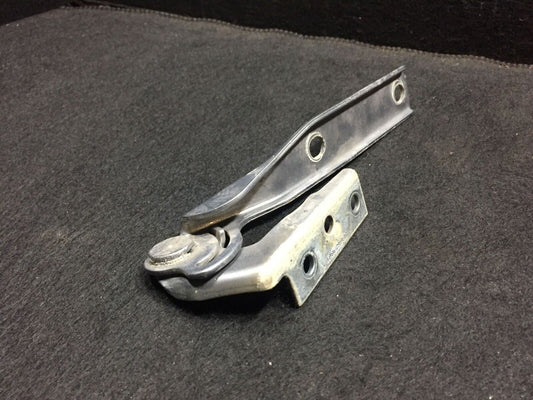 02 03 04 05 Volkswagen Passat Hood Hinge / Left Driver Side OEM D23