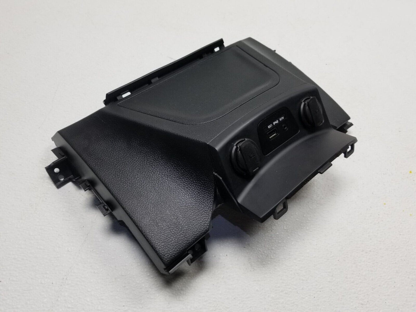 14 15 16 17 Hyundai Elantra Gt Center Lower Dash Trim Bezel Usb Aux Port OEM