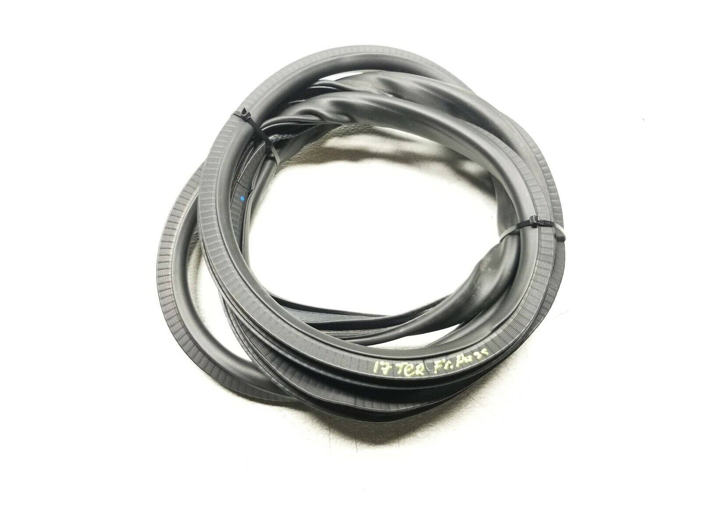 14 15 16 17 GMC Terrain Front Right Pass Door Weatherstrip Seal OEM 14k Miles