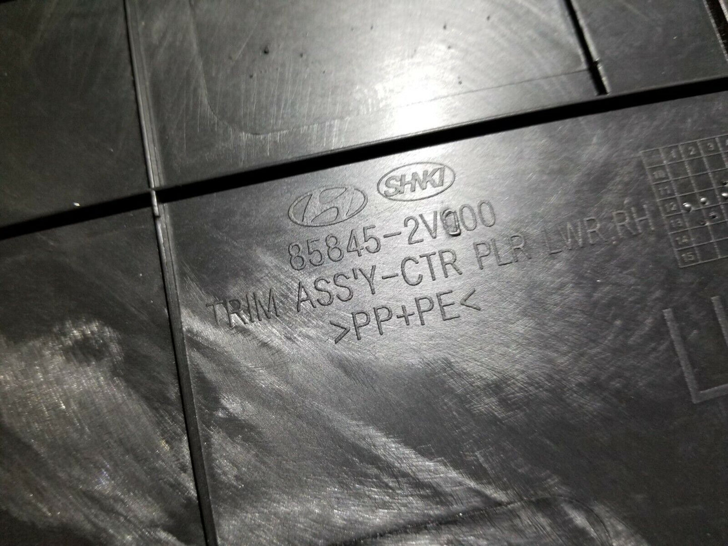 12 13 14 15 16 Hyundai Veloster Center Lower B Pillar Trim Right Pass Side OEM