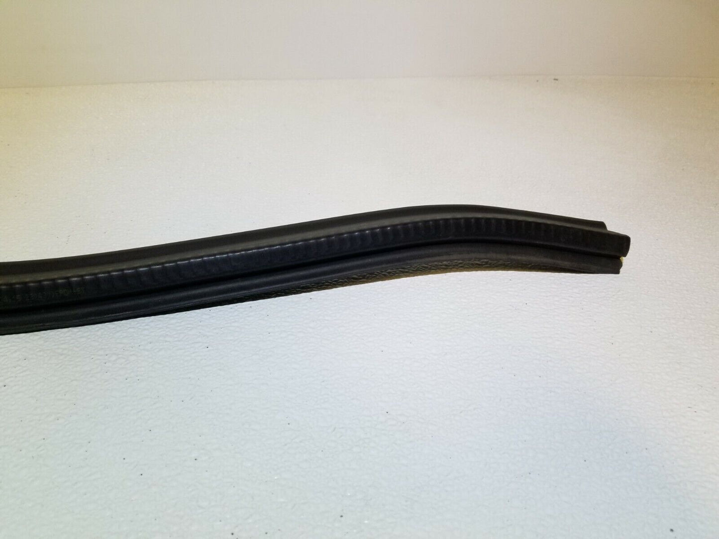 13 14 15  Audi Q7 3.0l Wiper Cowl Weather Seal 4l0823723 OEM 87k Miles