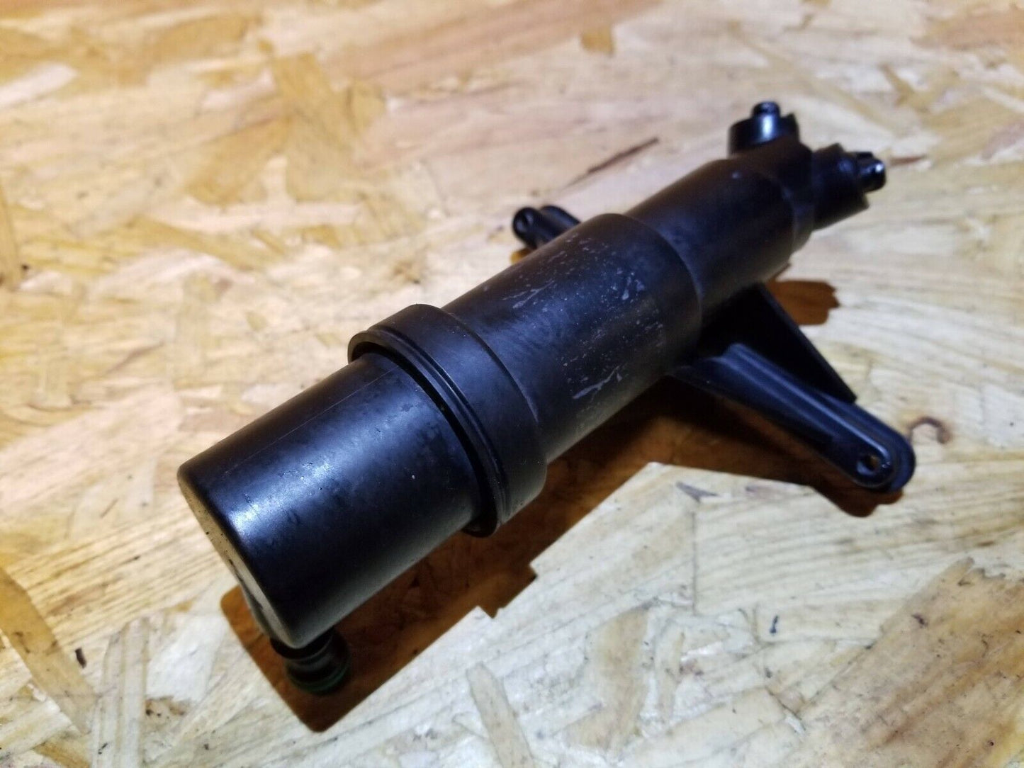 04 05 06 07 BMW 530xi E60 Headlight Washer Spray Nozzle Pump Driver Side OEM