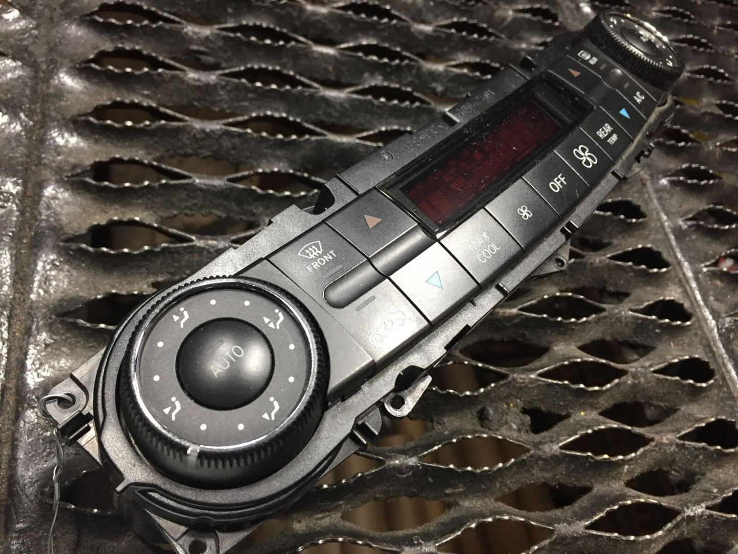 2006 - 2011 W219 Mb Cls550 A/c Heater Climate Temperature Control OEM #35 101k