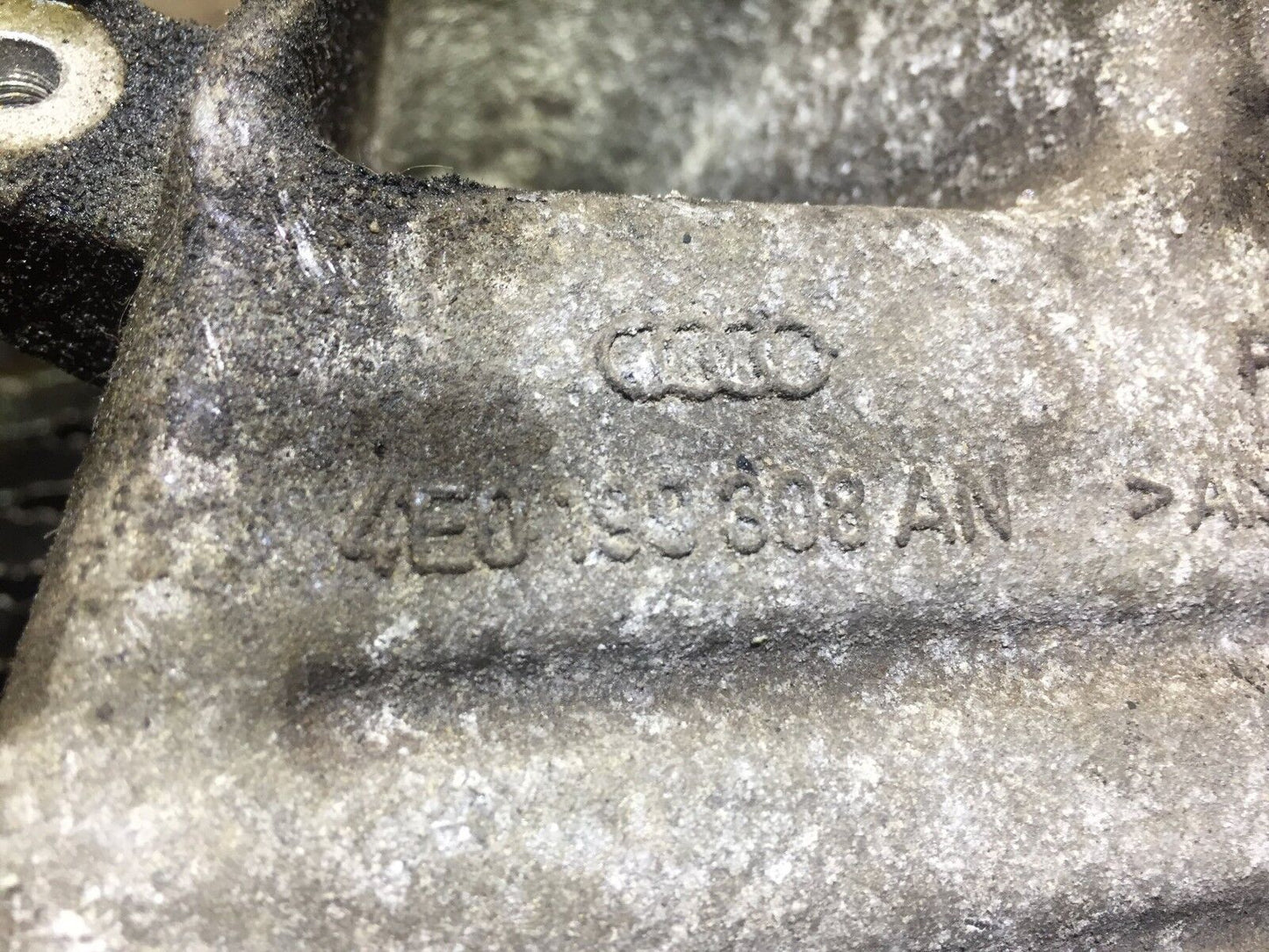 04 05 06 07 Audi A8 D3 4.2l Right Pass Engine Motor Mount Bracket OEM