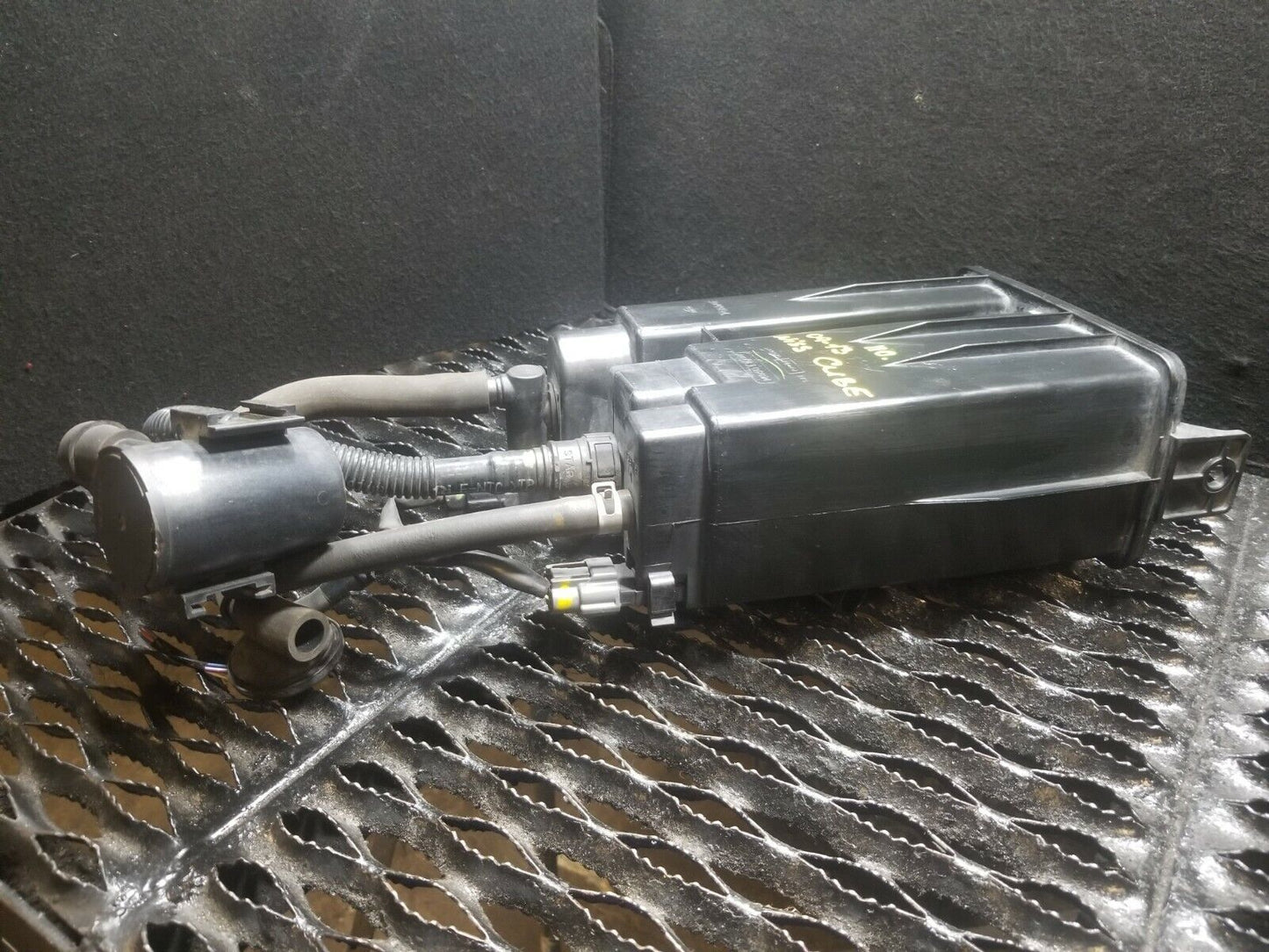 2009 2010 2011 2012 13 Nissan Cube Fuel Vapor Charcoal Canister 14950 Et000 OEM