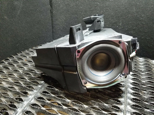 13 14 15 GMC Acadia Bose Rear Subwoofer Speaker 15122608 OEM