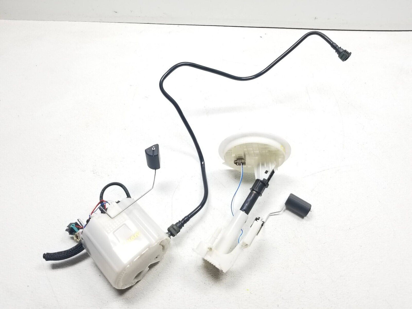 16 17 18 19 20 Chevrolet Camaro Gas Fuel Tank Pump Level Sending OEM