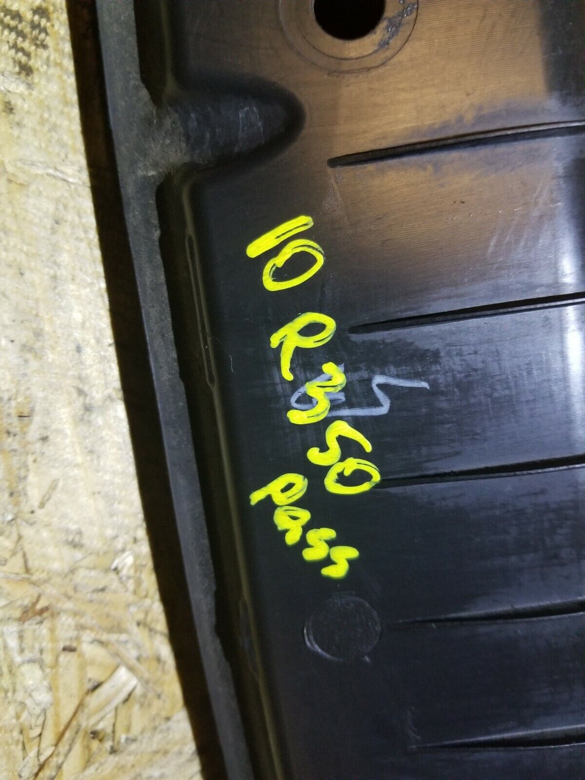 07 08 09 10 Mercedes-benz R350 Front Right Passenger Side Fender Trim Cover OEM