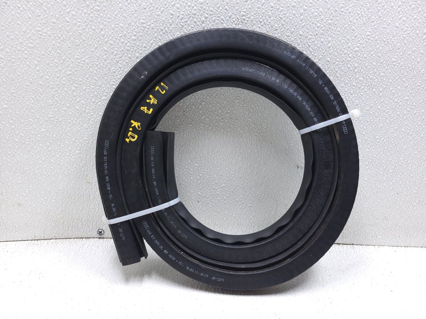 12 13 14 15 16 17 Audi A7 Door Weatherstrip Seal Rear Left Driver Side OEM