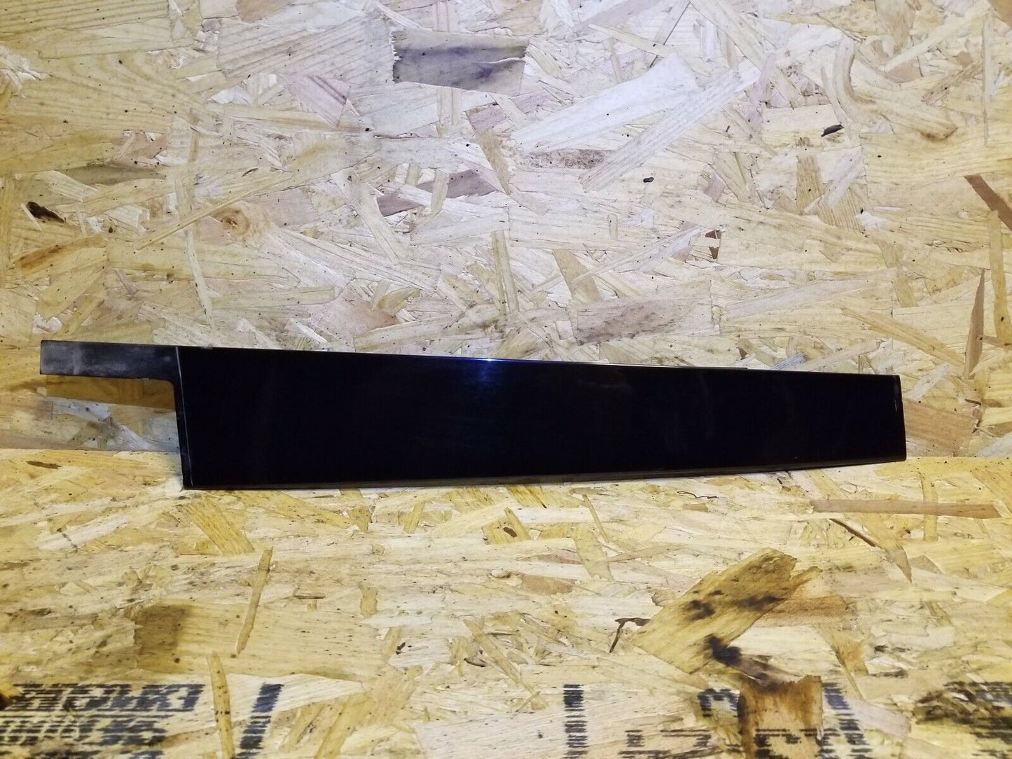 07 08 09 10 11 12 GMC Acadia Front Left Driver Side Door B Pillar Molding OEM