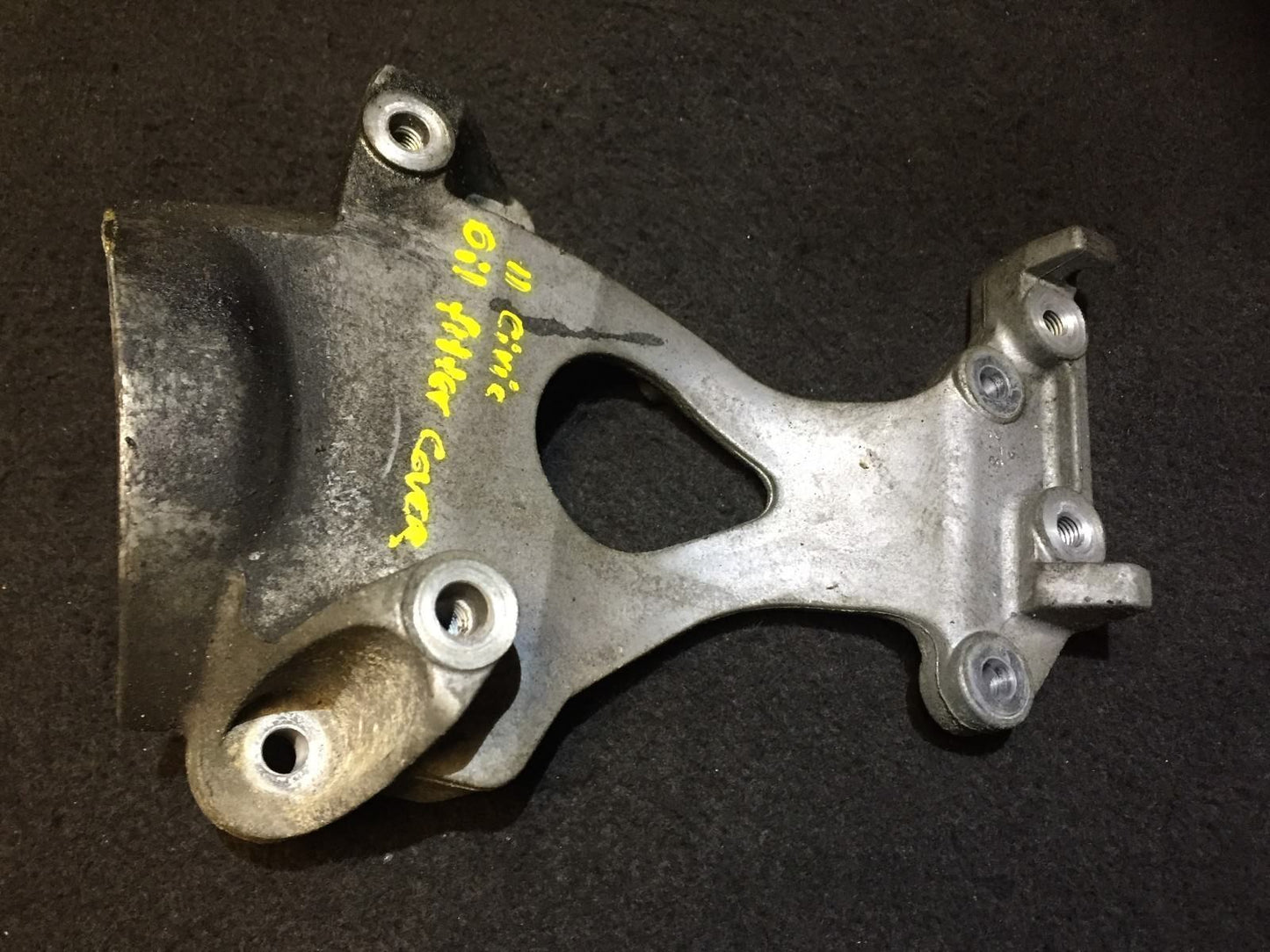 06 07 08 09 10 11 Honda Civic Engine 1.8 Oil Filter Cover Tube 15220-rna-a01 OEM