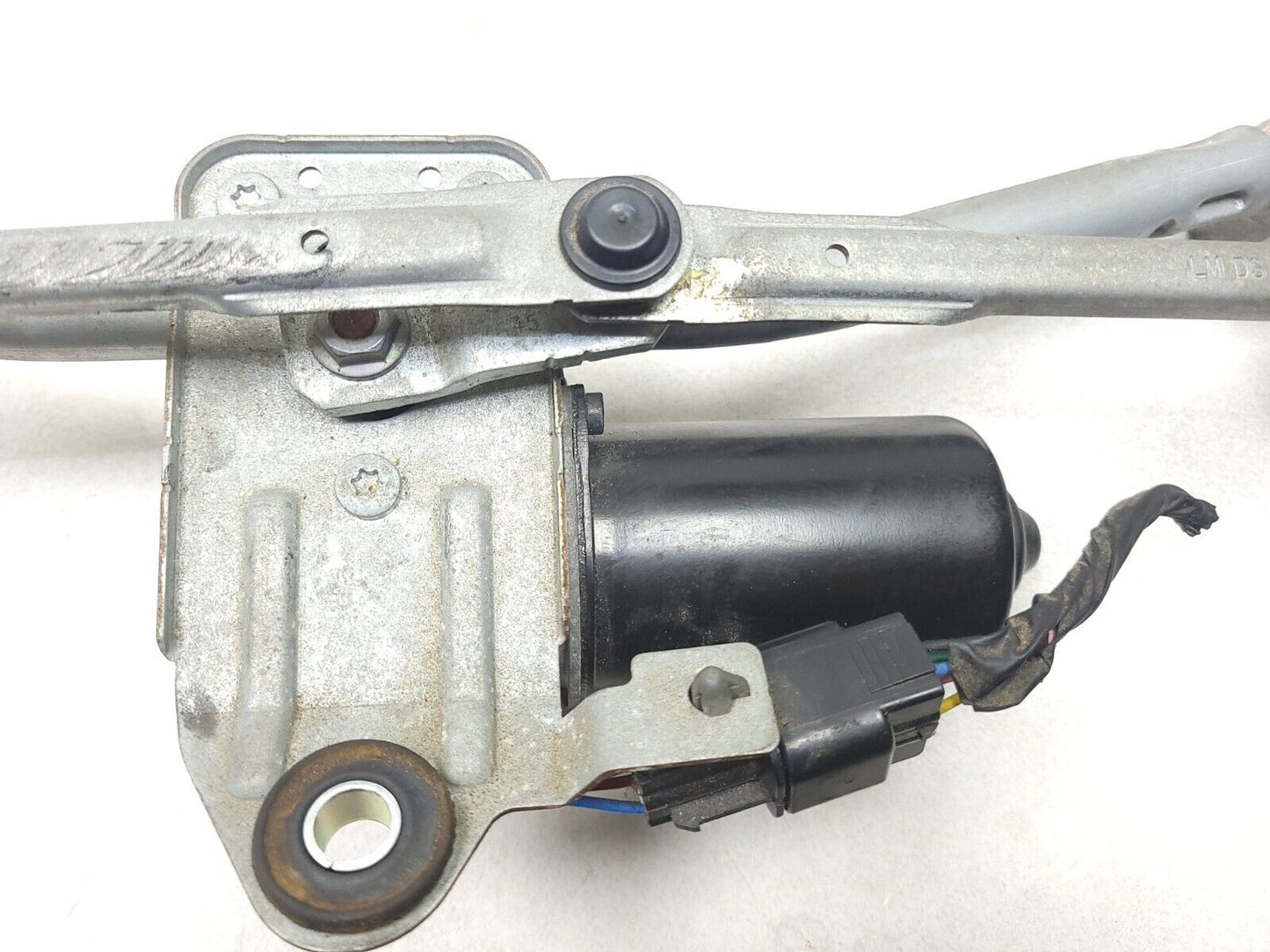 2010 - 2015 Hyundai Tucson Windshield Wiper Motor W/ Linkage OEM