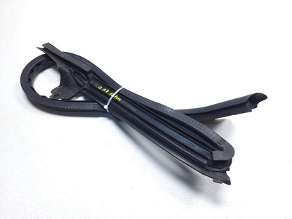 12 13 14 15 16 17 Audi A7 Door Weatherstrip Seal Front Right Passenger Side OEM