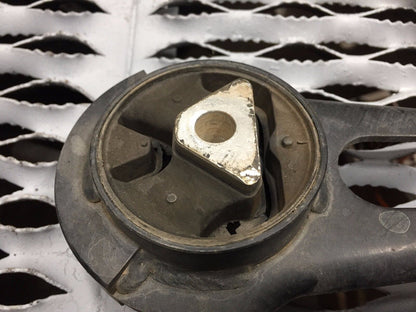 14 15 16 17 Nissan Versa Sdn Engine Motor Mount Right Passenger Side OEM