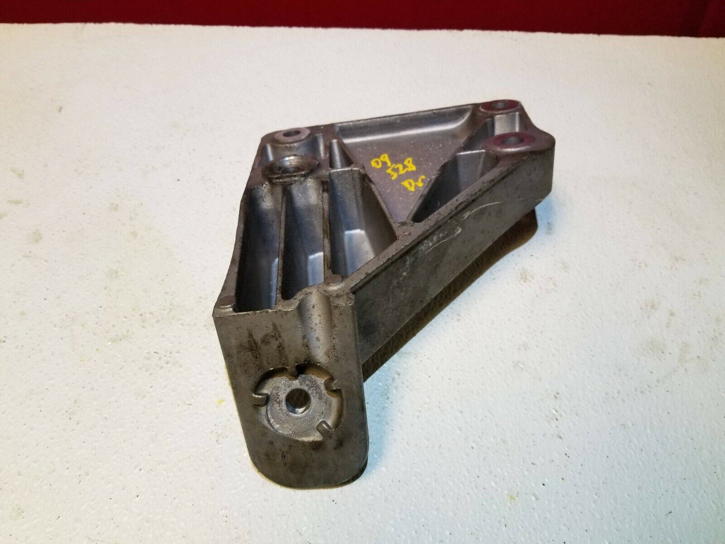 07 08 09 10 BMW E60 528i Engine Mount Bracket Driver Side OEM N52