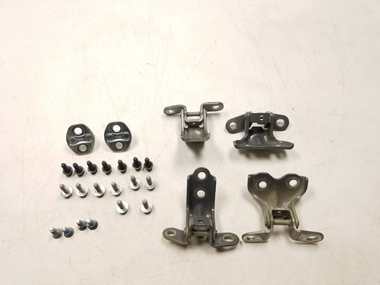 20 21 22 Hyundai Venue Door Hinge Left Driver Side OEM