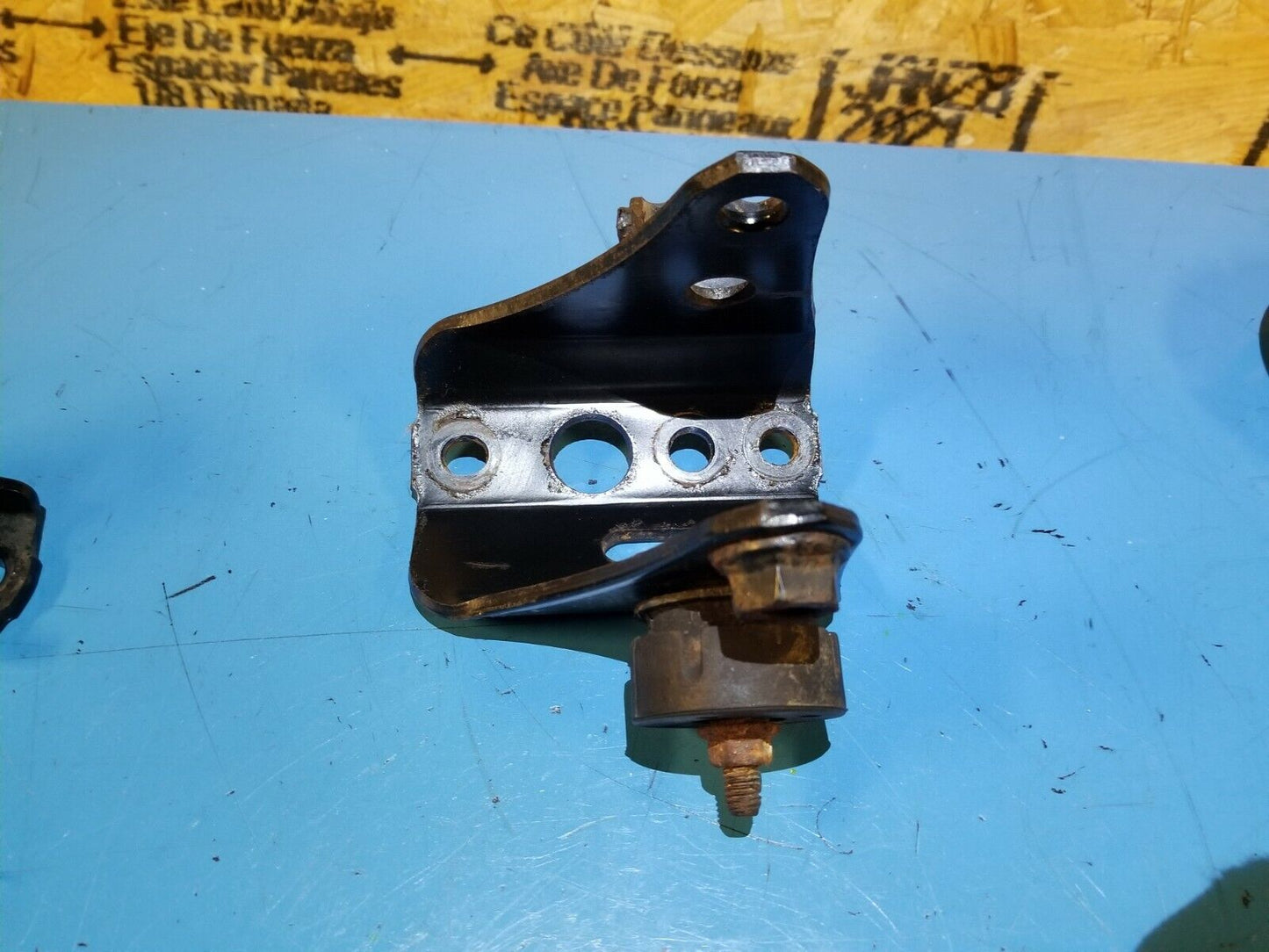 11 12 13 14 15 Lexus CT200h Transmission Mount Bracket OEM